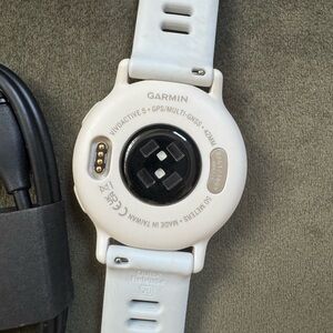 Garmin Vivoactive 5 Smartwatch with Circular Design and Digital Display